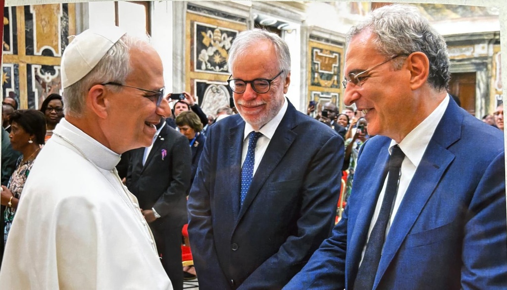 Auguri papa Leone! Grazie per indicare la via della pace in un mondo diviso e per l'invito a "costruire ponti di fraternità universale”